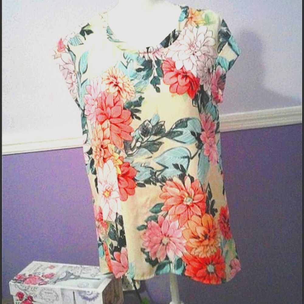 Spense Beige Floral Short Sleeve Lightweight Flowy Top M